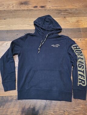 Hollister Black Pullover Hoodie with Sleeve Logo Mens Small
